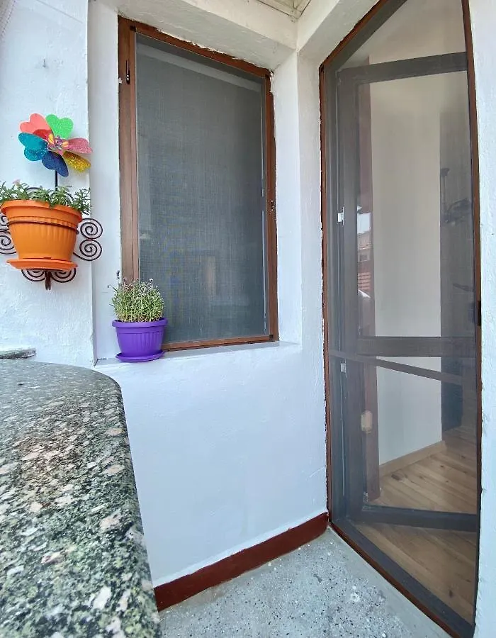 Bright Central Studio For 4 In بورغاس شقة